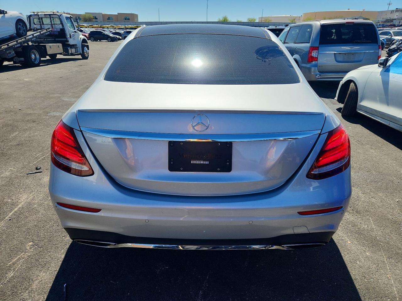 2017 Mercedes-Benz E 300 - Фото 6
