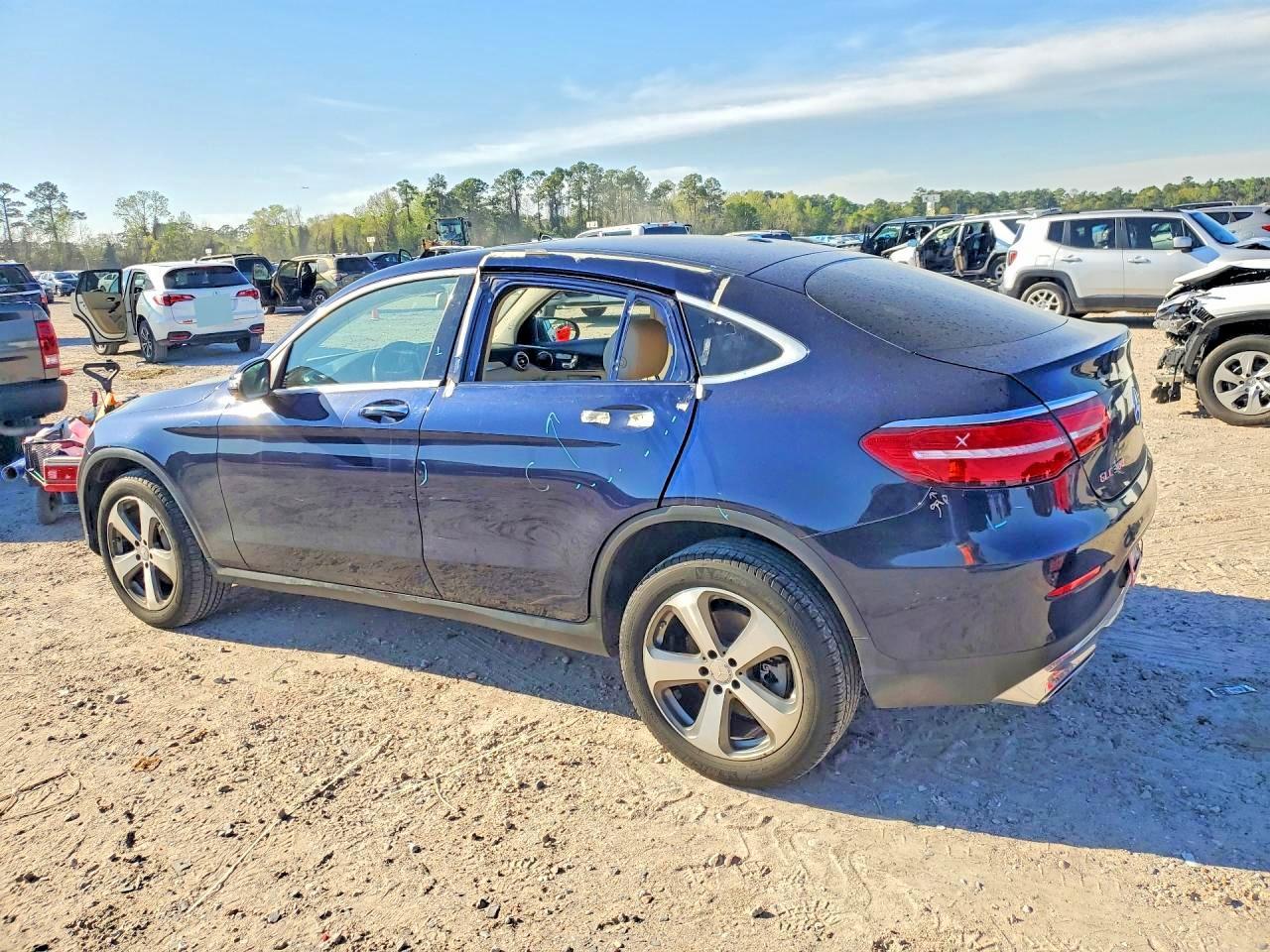 2017 Mercedes-Benz Glc Coupe 300 4Matic - Image 2