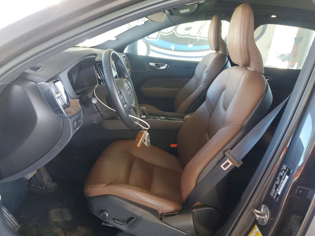 2022 Volvo Xc60 B5 Momentum - Image 7