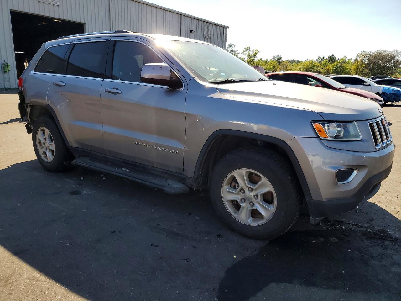 2015 Jeep Grand Cherokee Laredo - Image 4
