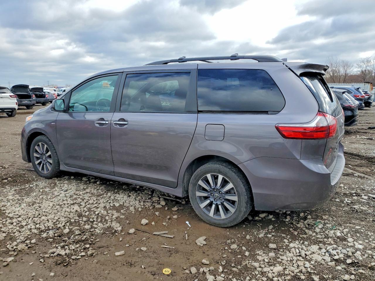 2020 Toyota Sienna Xle Premium 7-Passenger - Фото 2