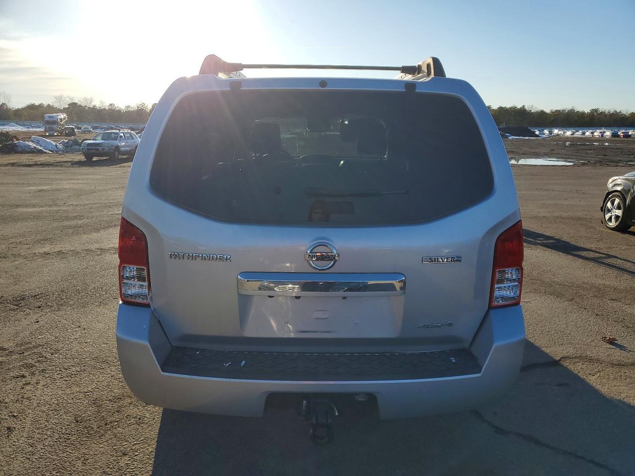 2011 Nissan Pathfinder S - Фото 6