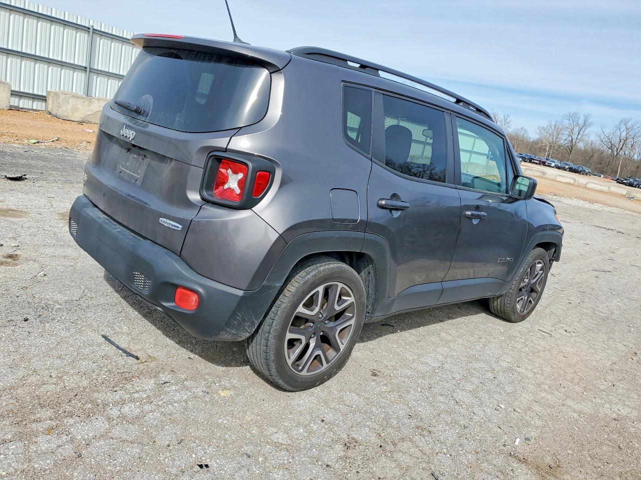 2016 Jeep Renegade Latitude - Фото 3