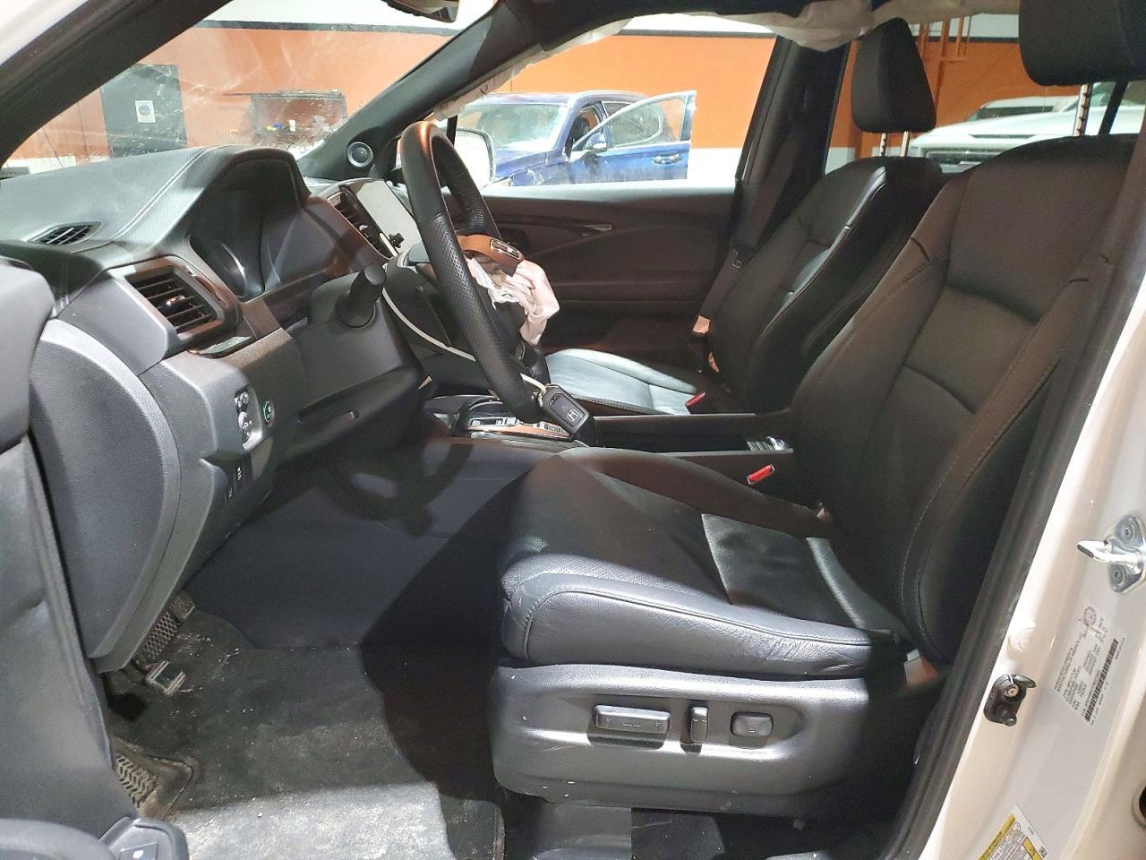 2023 Honda Passport Touring 4Dr - Фото 7