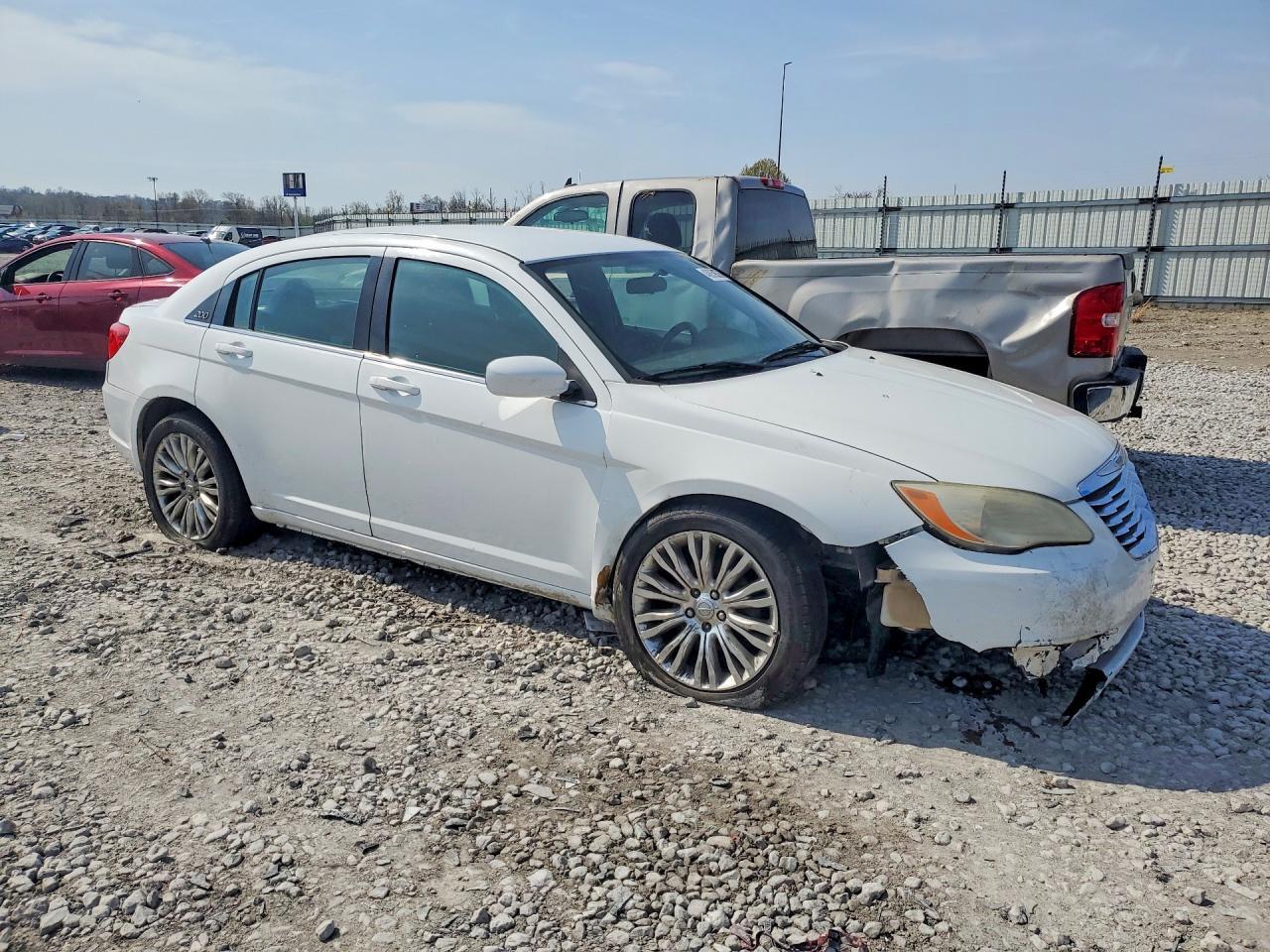 2013 Chrysler 200 Lx - Image 4