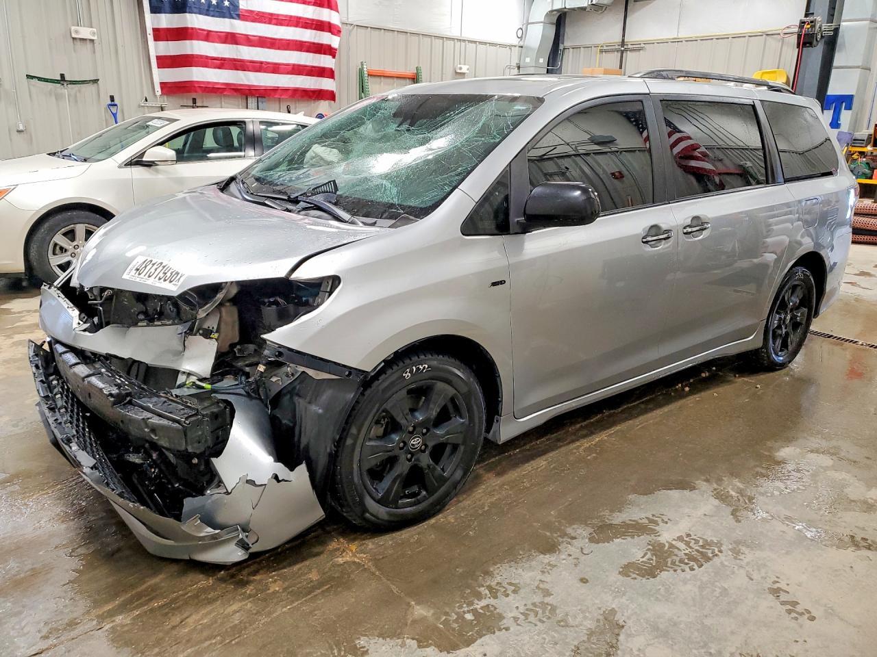 2020 Toyota Sienna Se 7-Passenger