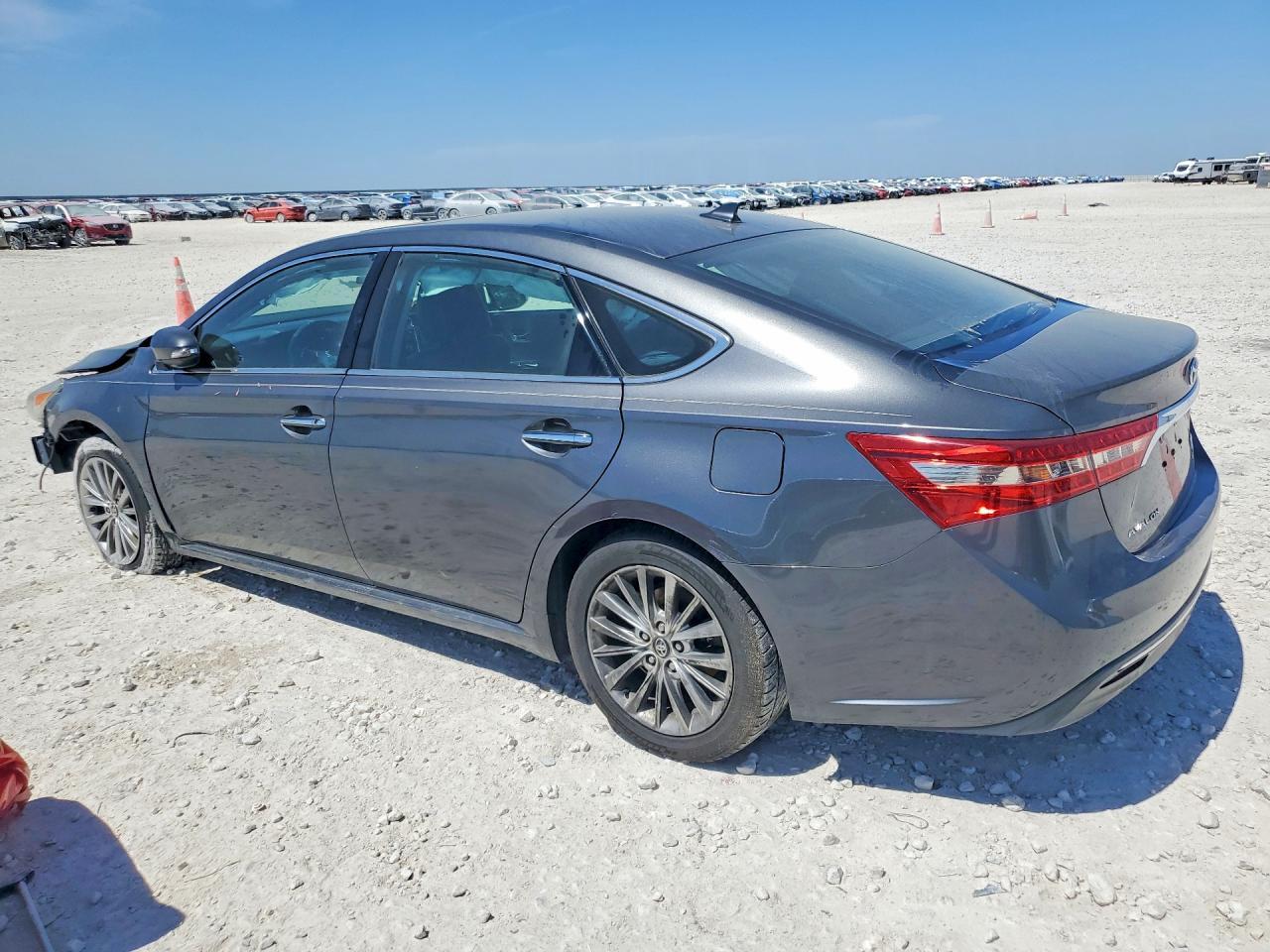 2016 Toyota Avalon Hybrid Limited - Фото 2