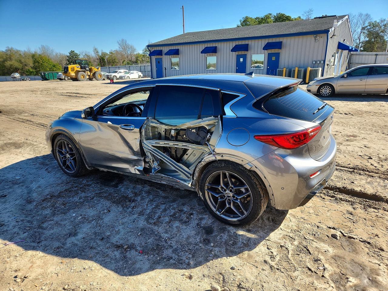 2017 Infiniti Qx30 Sport - Image 2