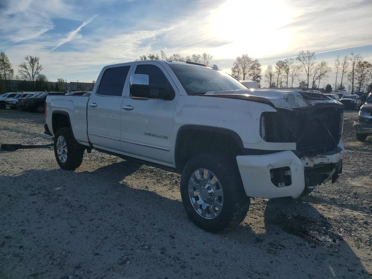 2018 GMC Sierra K2500 Denali - Image 4