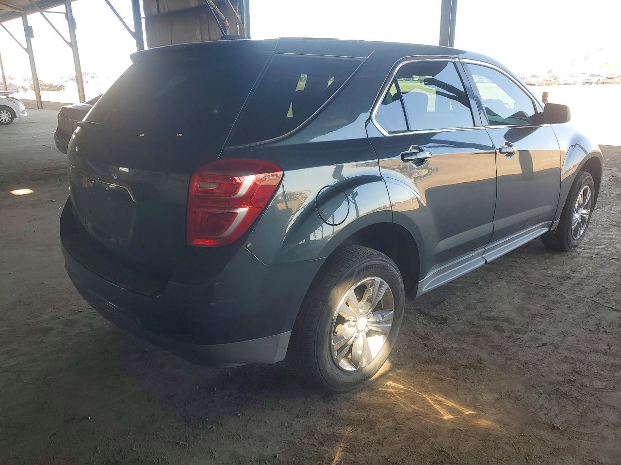 2017 Chevrolet Equinox Ls - Image 3