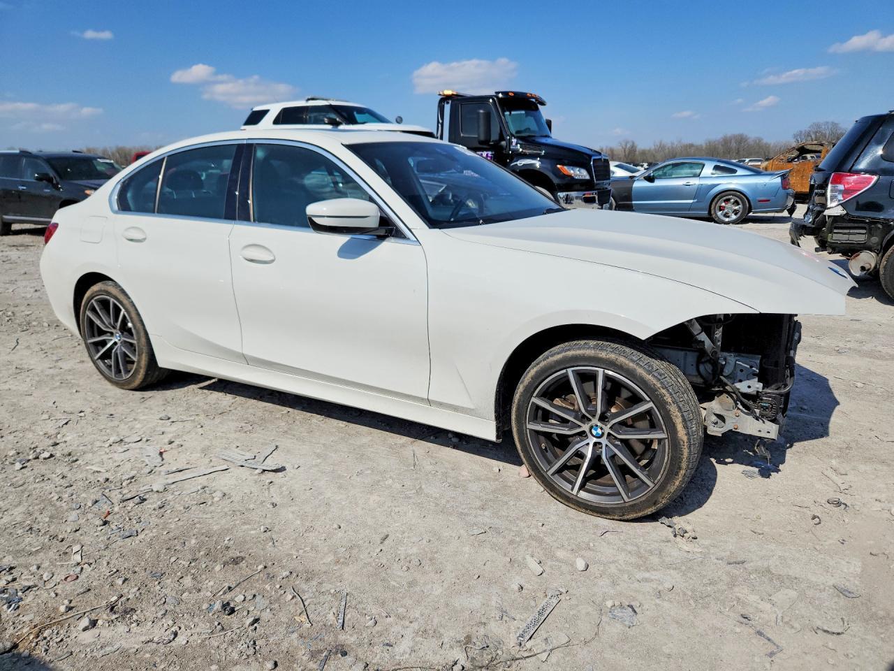 2021 BMW 330Xe - Фото 4