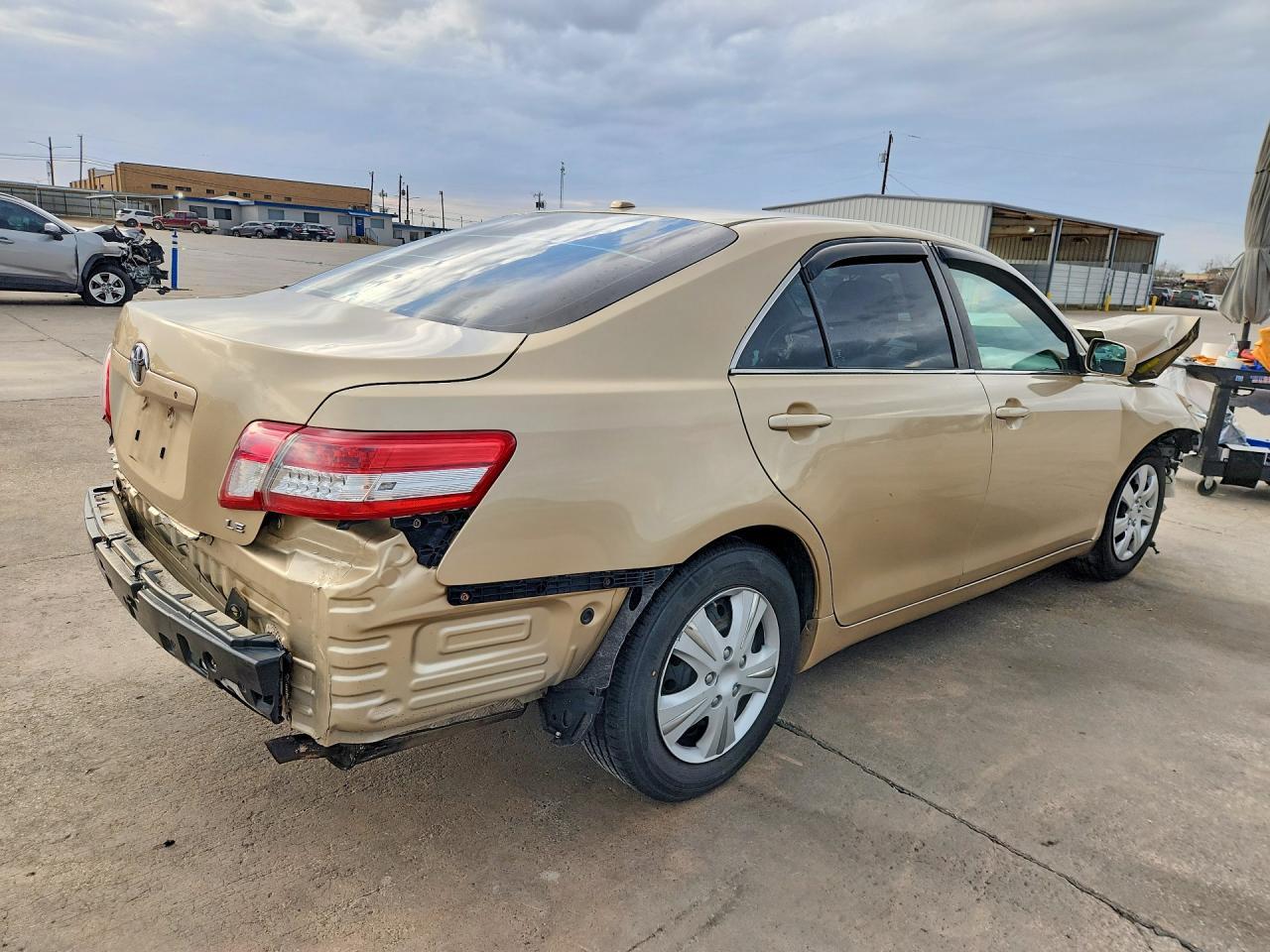 2011 Toyota Camry Le - Фото 3