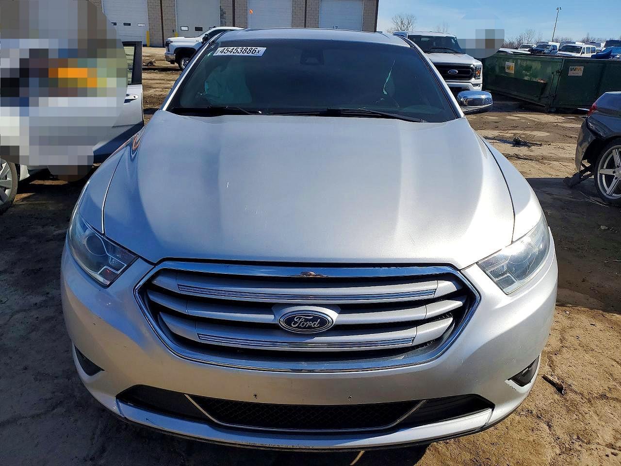 2017 Ford Taurus Limited - Image 5