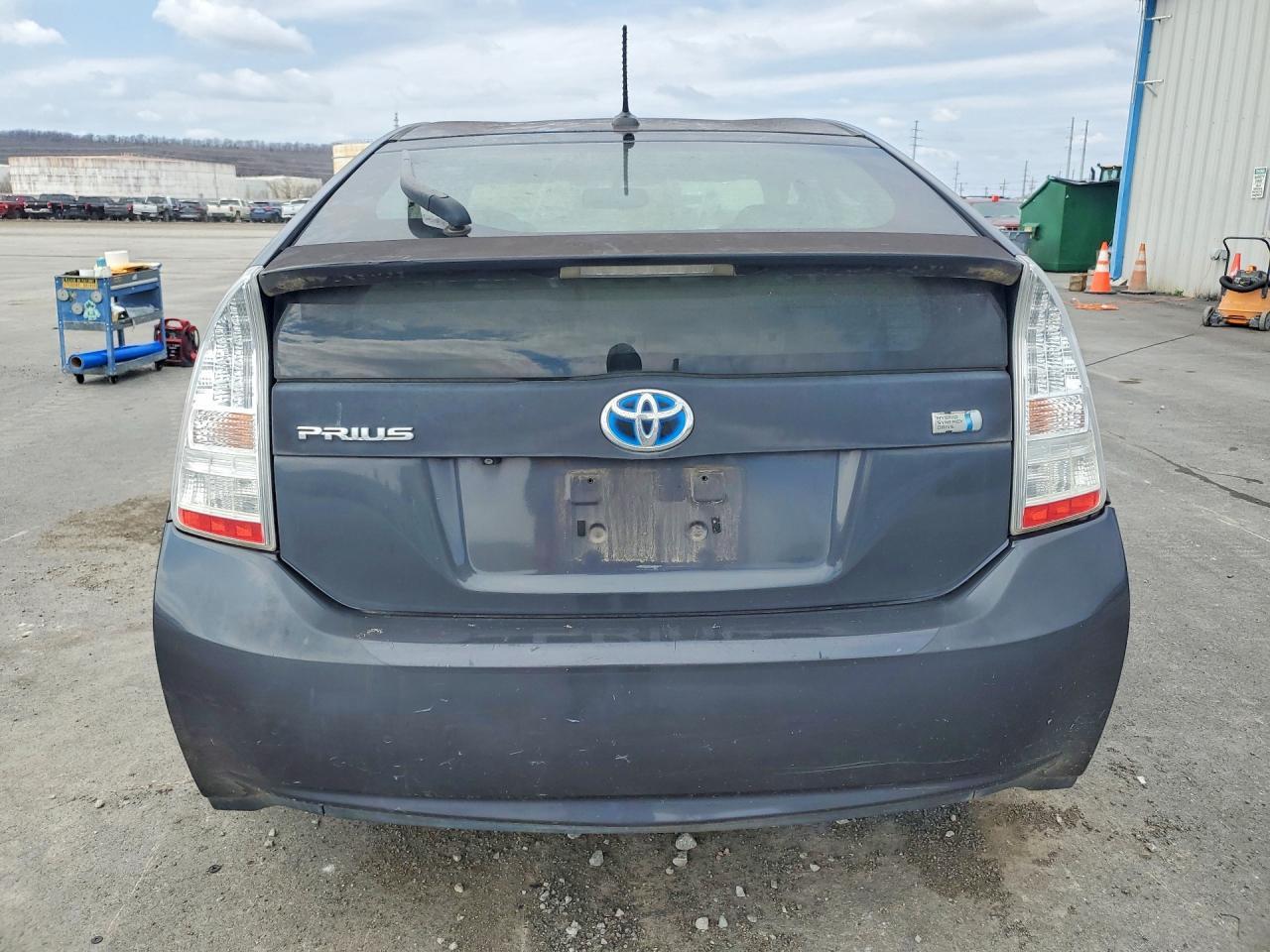2010 Toyota Prius V - Image 6