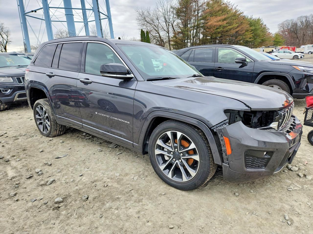 2022 Jeep Grand Cherokee Overland - Image 4