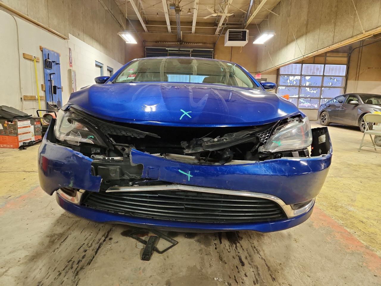 2016 Chrysler 200 Limited - Фото 5