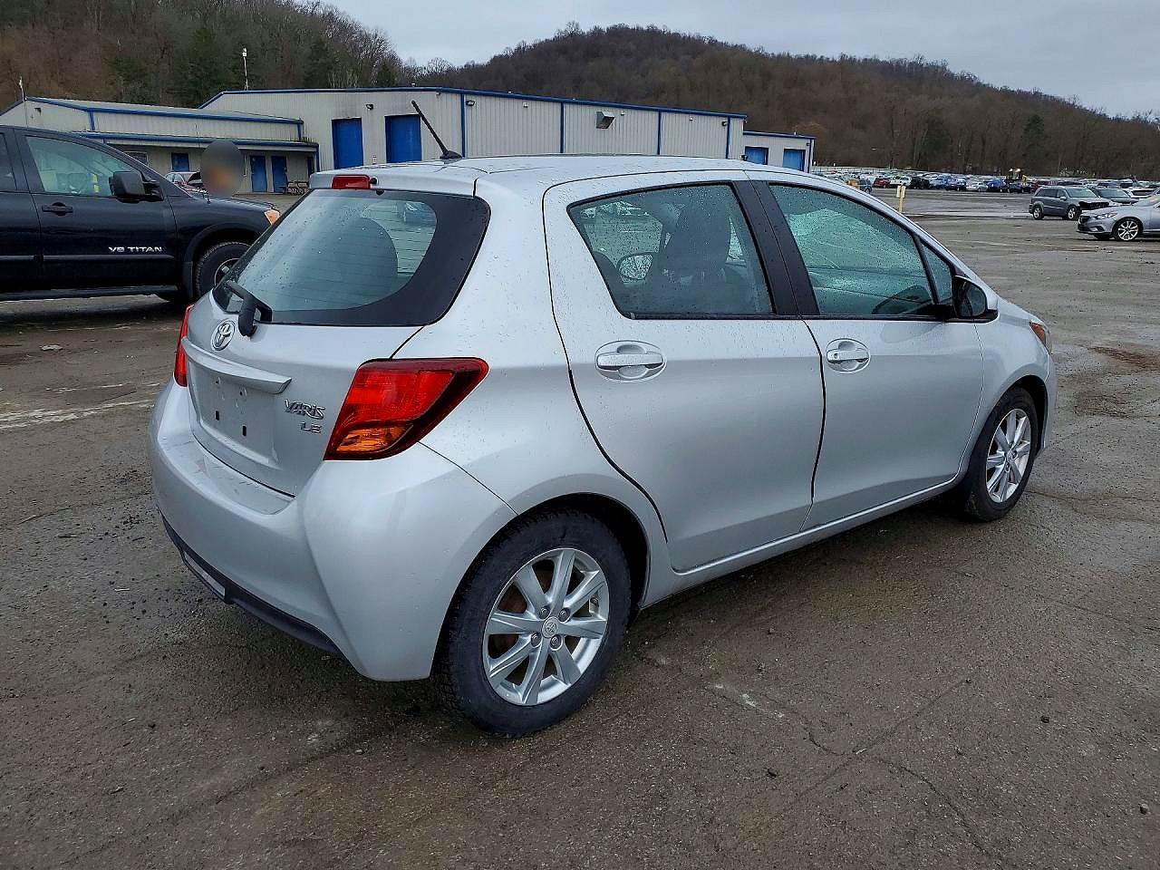 2015 Toyota Yaris 5-Door Le - Фото 3