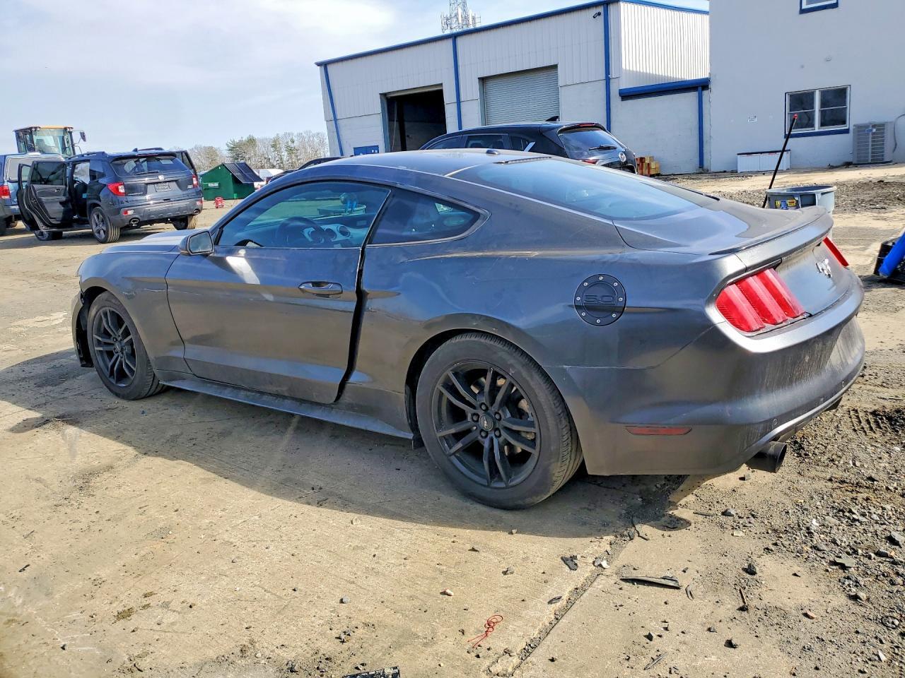 2015 Ford Mustang - Фото 2