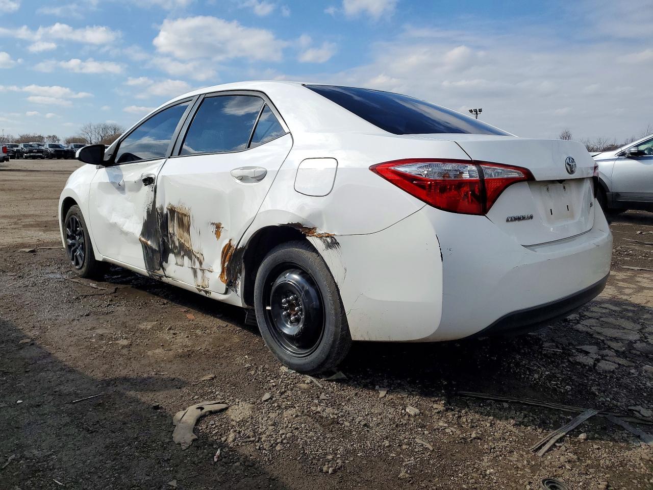 2015 Toyota Corolla Le - Image 2