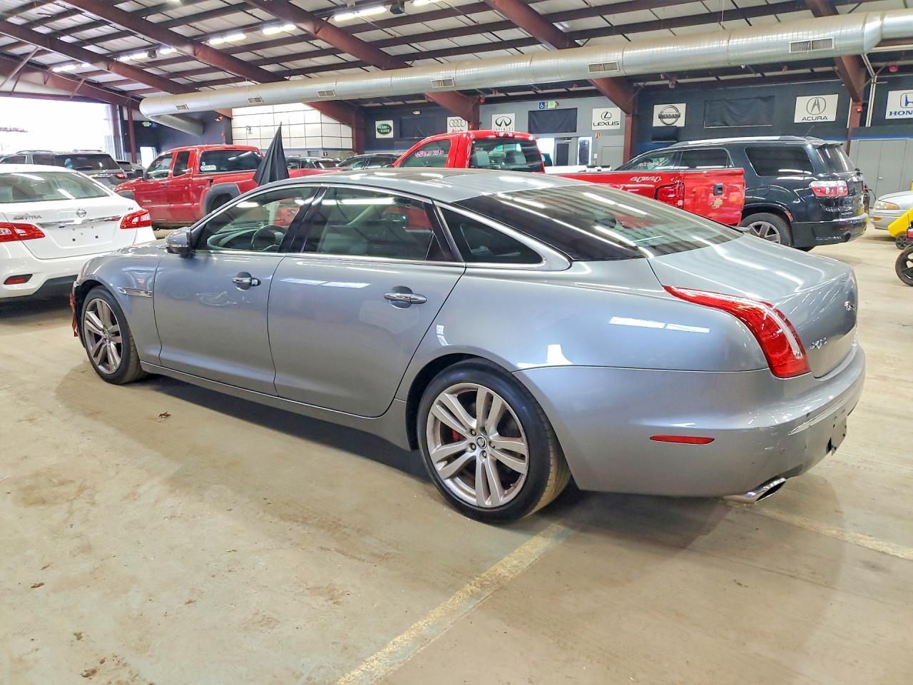 2011 Jaguar Xjl - Image 2