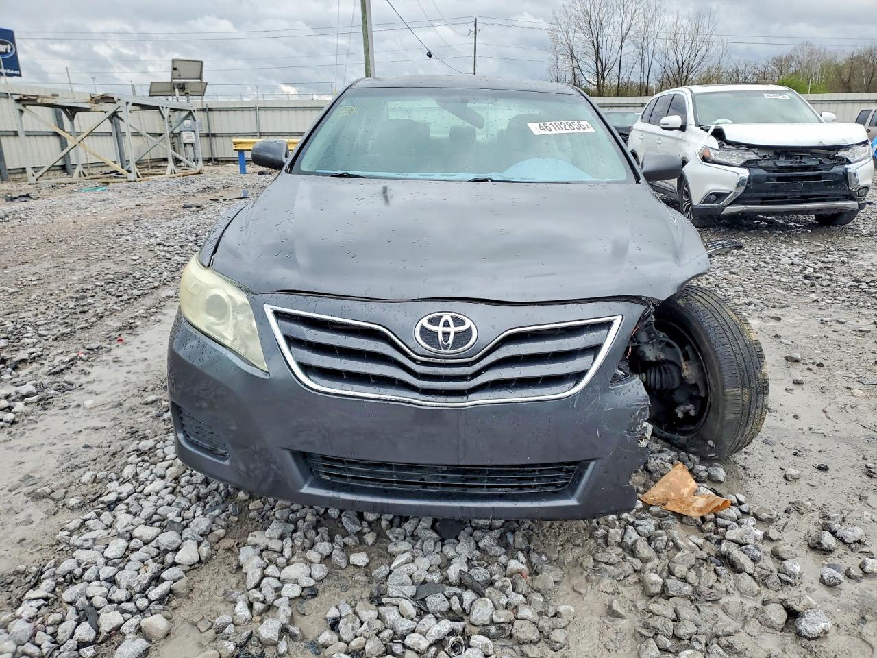 2011 Toyota Camry Le - Image 5