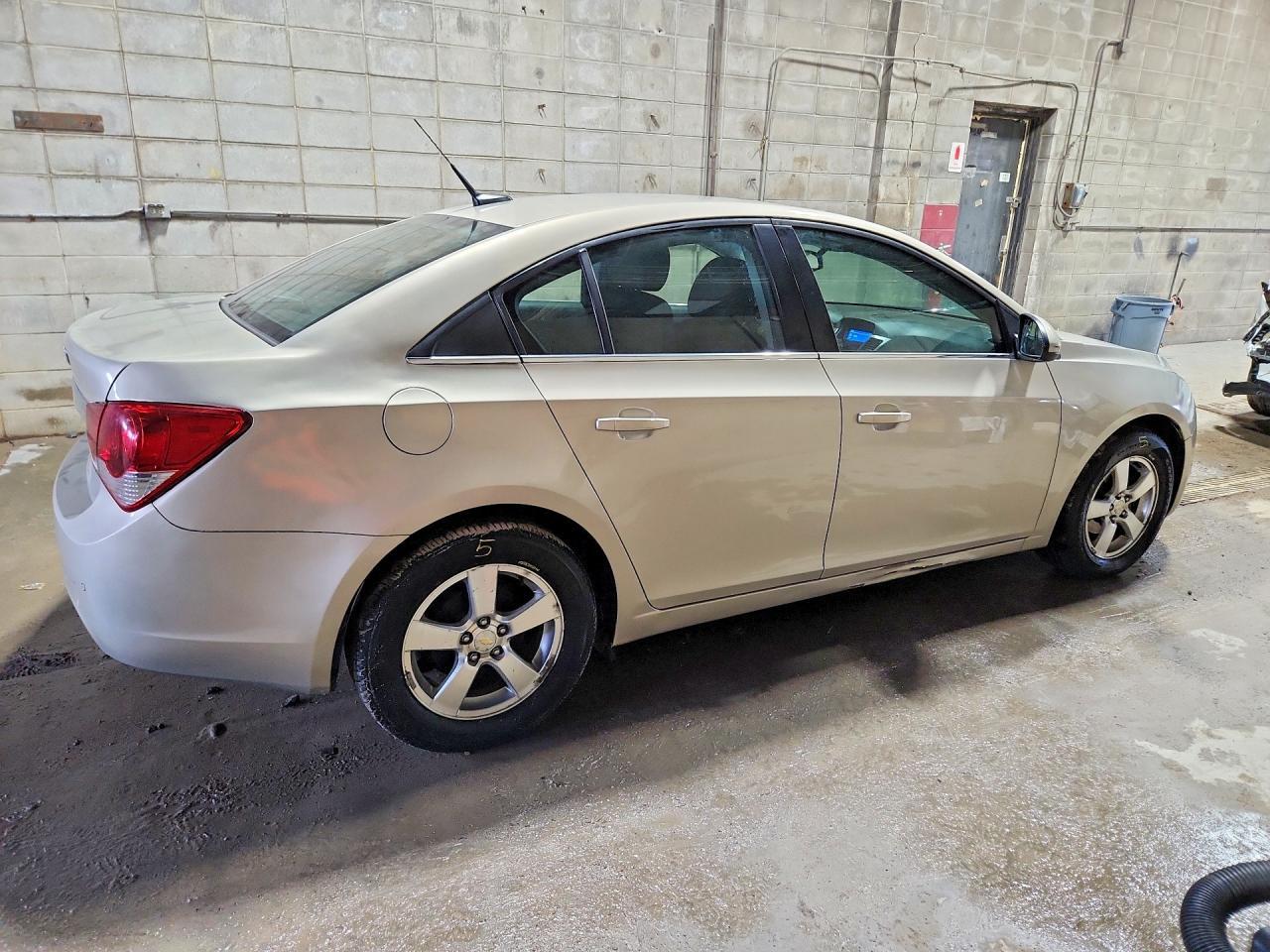 2011 Chevrolet Cruze Lt - Image 3