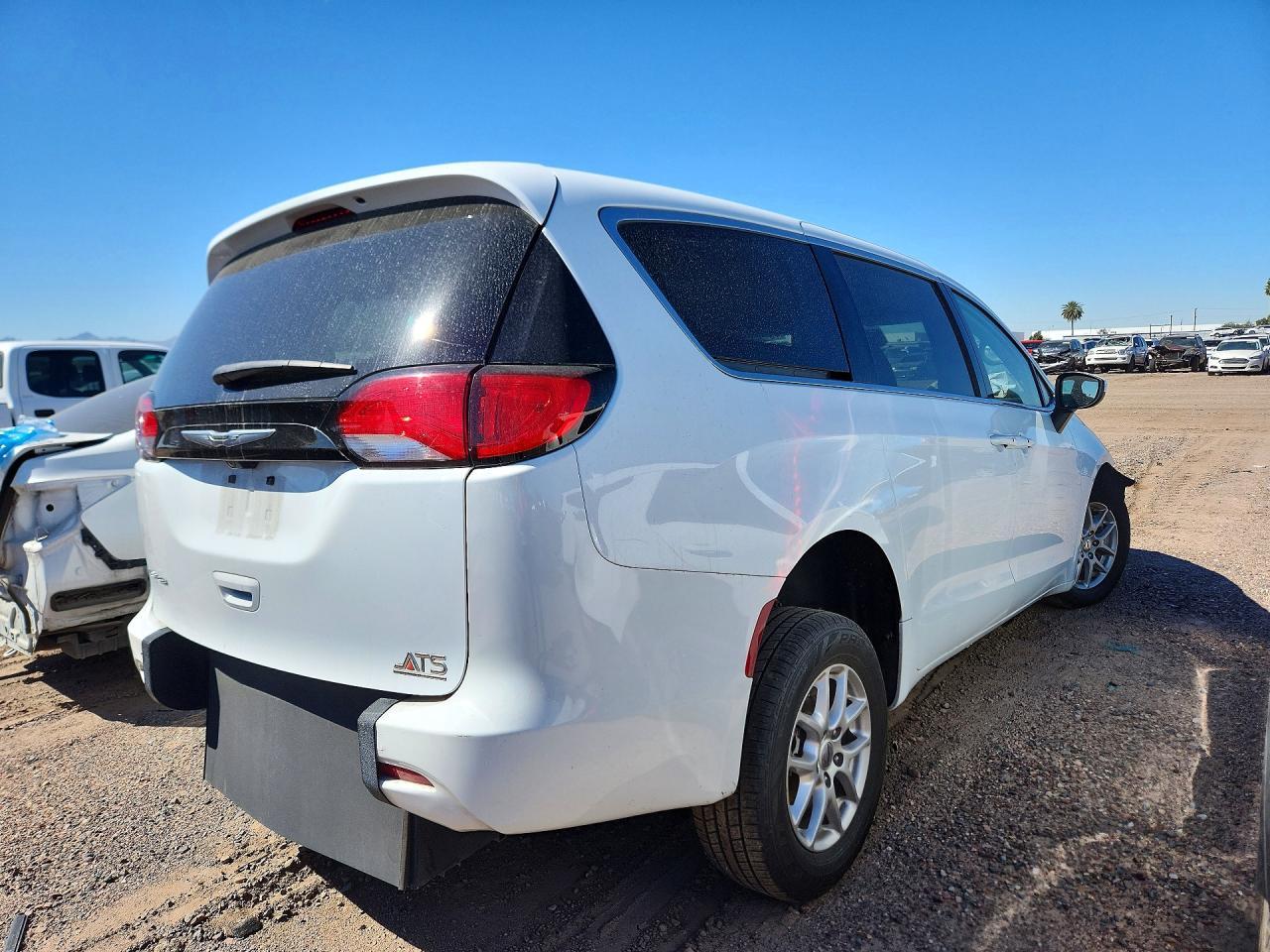 2023 Chrysler Voyager Lx - Image 3