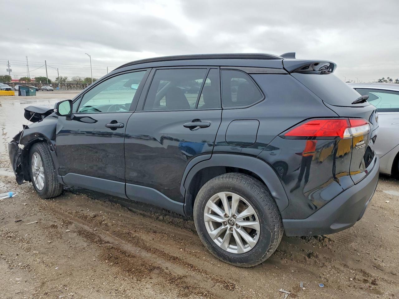 2022 Toyota Corolla Cross Le - Фото 2