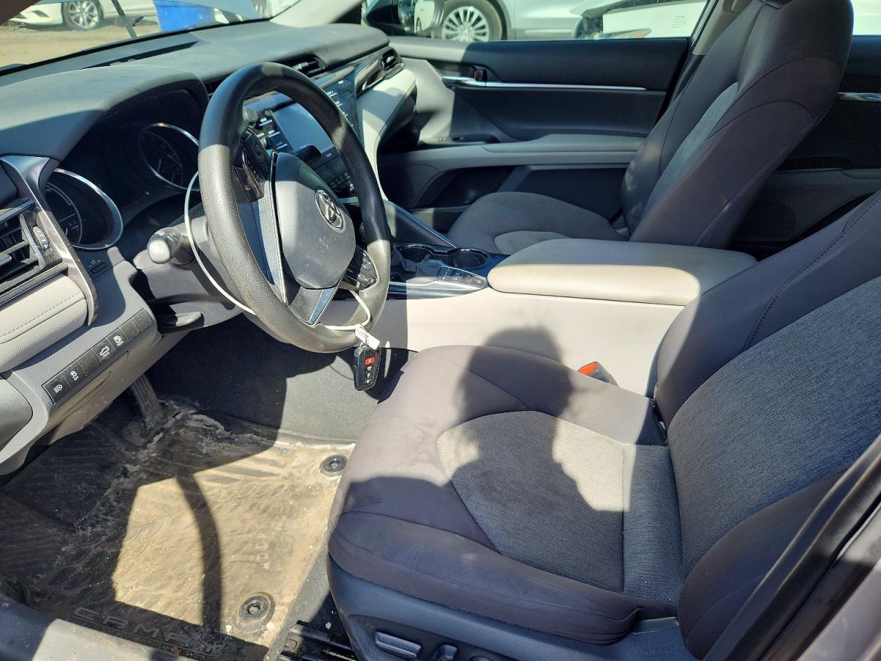2020 Toyota Camry Hybrid Le - Фото 7