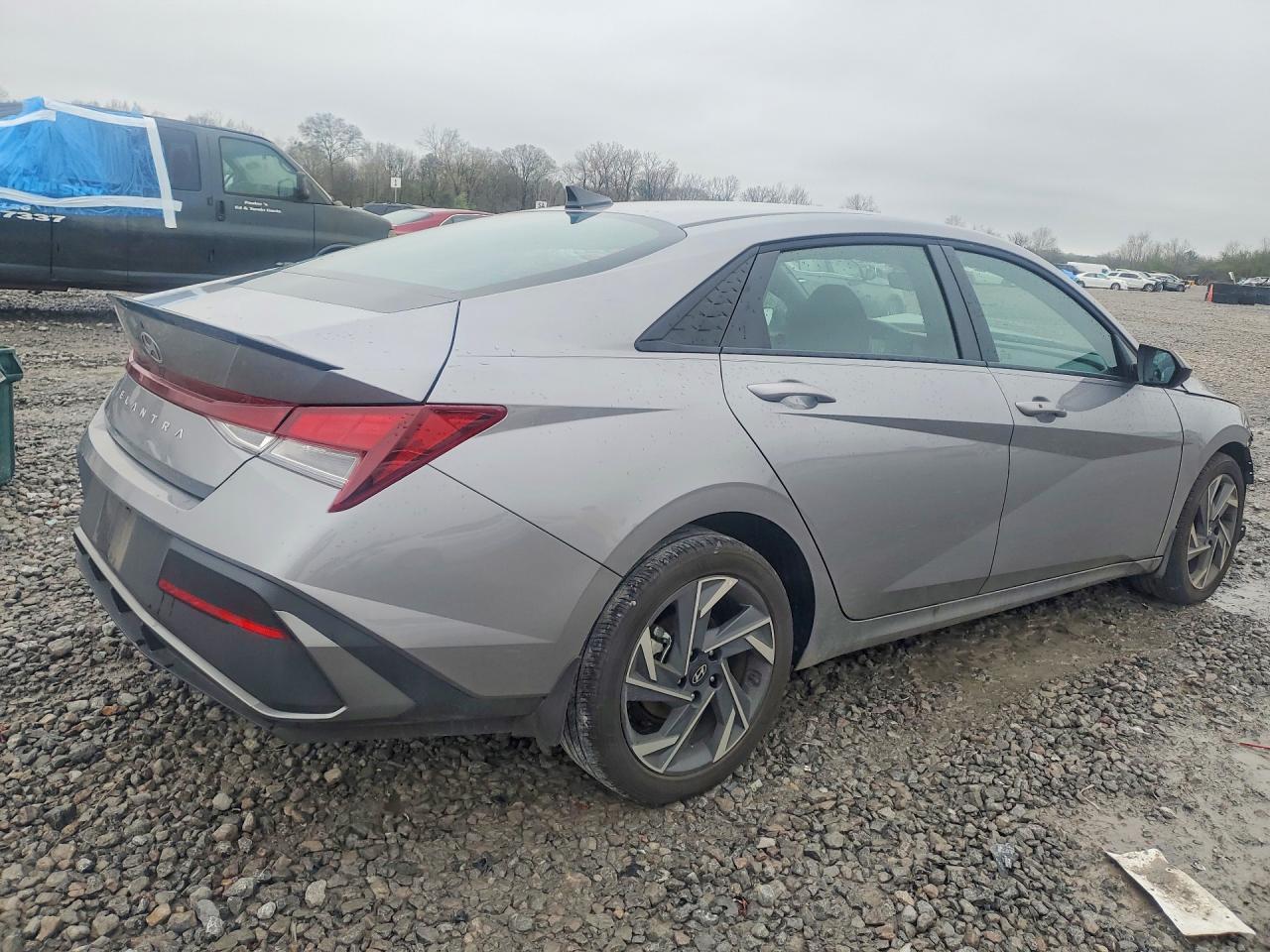 2025 Hyundai Elantra Sel Sport - Image 3