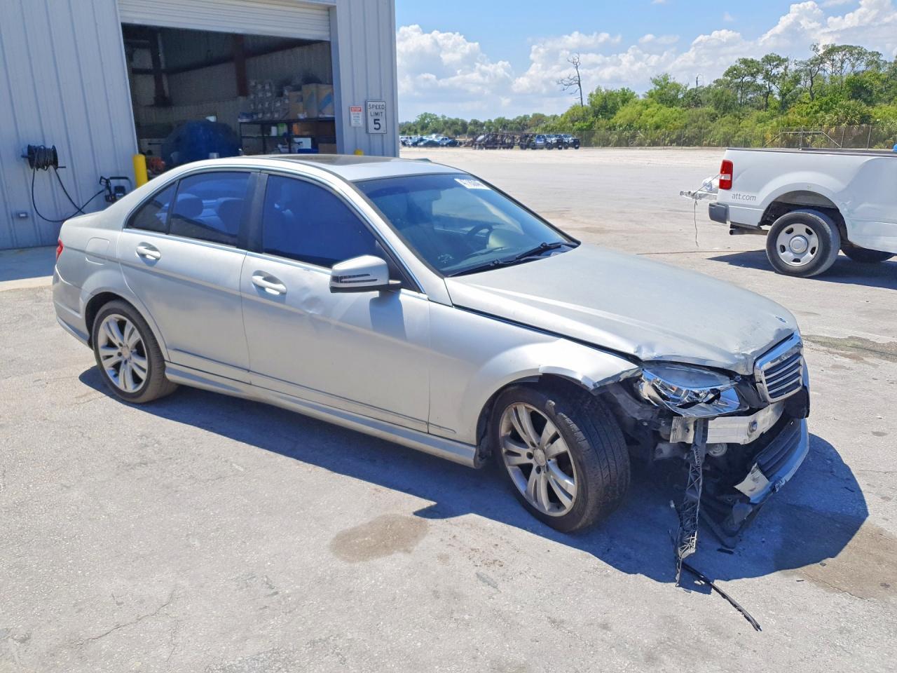 2011 Mercedes-Benz C 300 - Фото 4