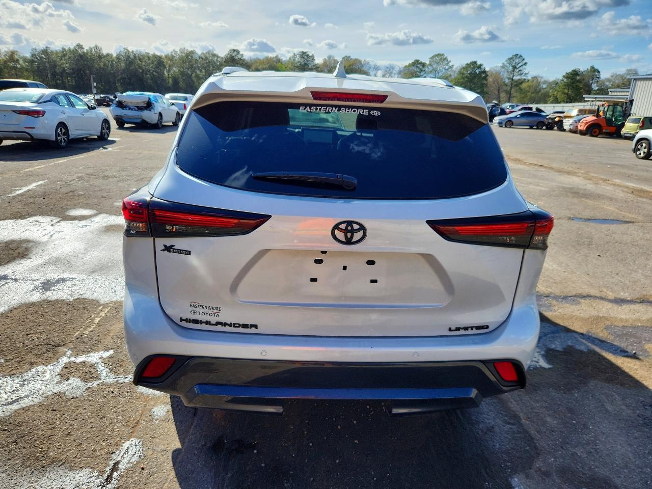 2025 Toyota Highlander Limited - Image 6