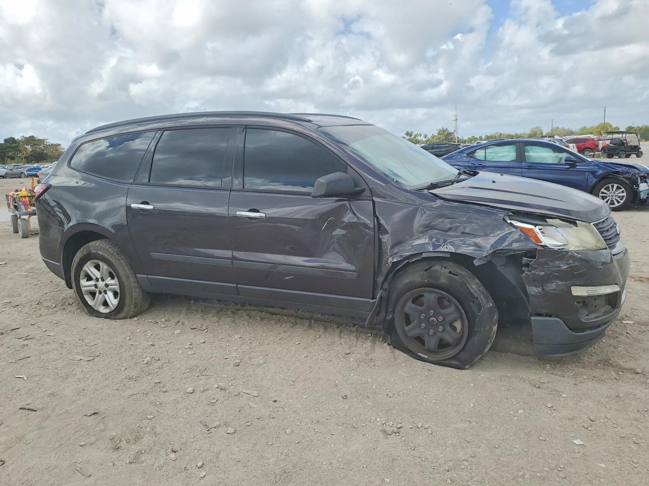 2016 Chevrolet Traverse Ls - Фото 4