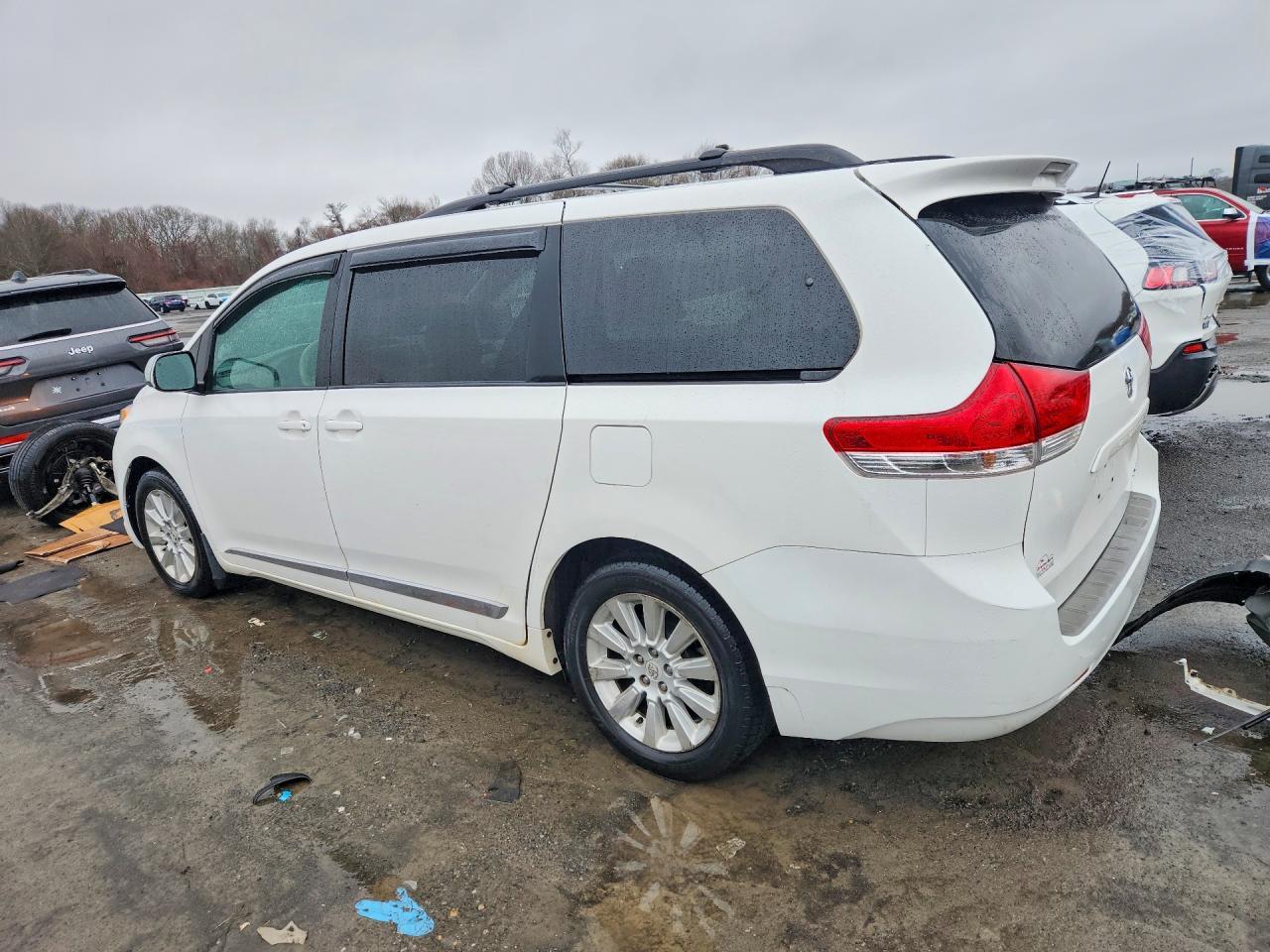 2012 Toyota Sienna Xle 7-Passenger - Фото 2
