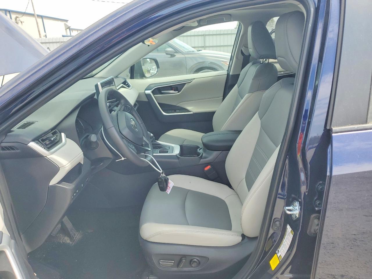 2025 Toyota Rav4 Xle Premium - Image 7