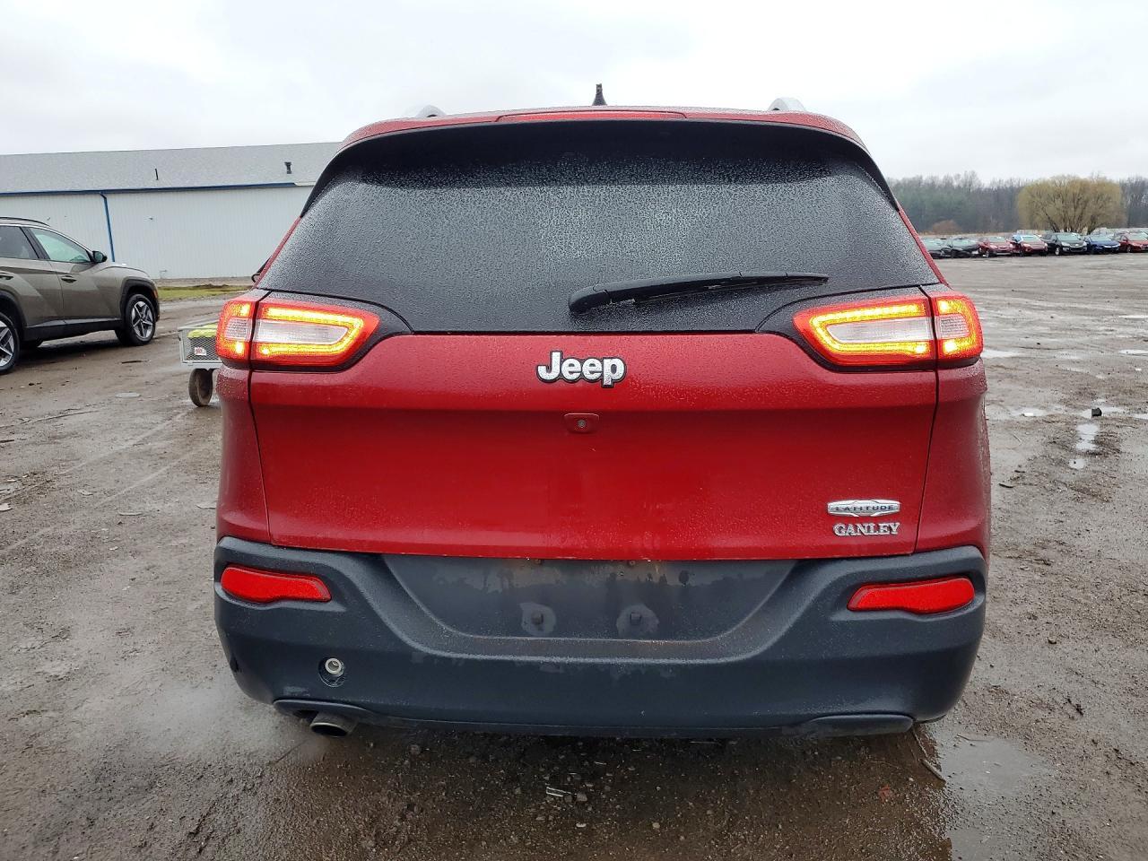 2016 Jeep Cherokee Latitude - Image 6