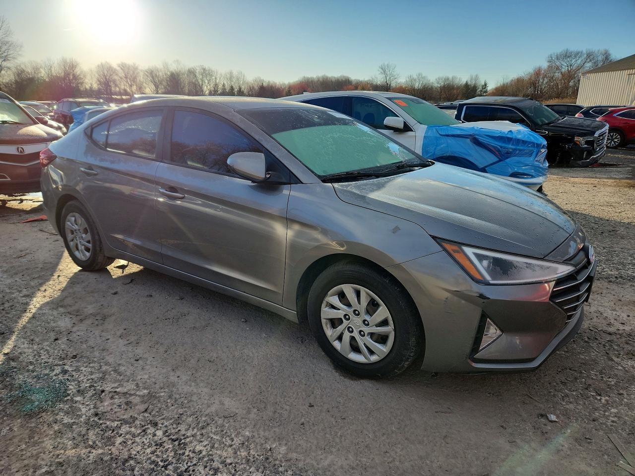 2020 Hyundai Elantra Se - Image 4