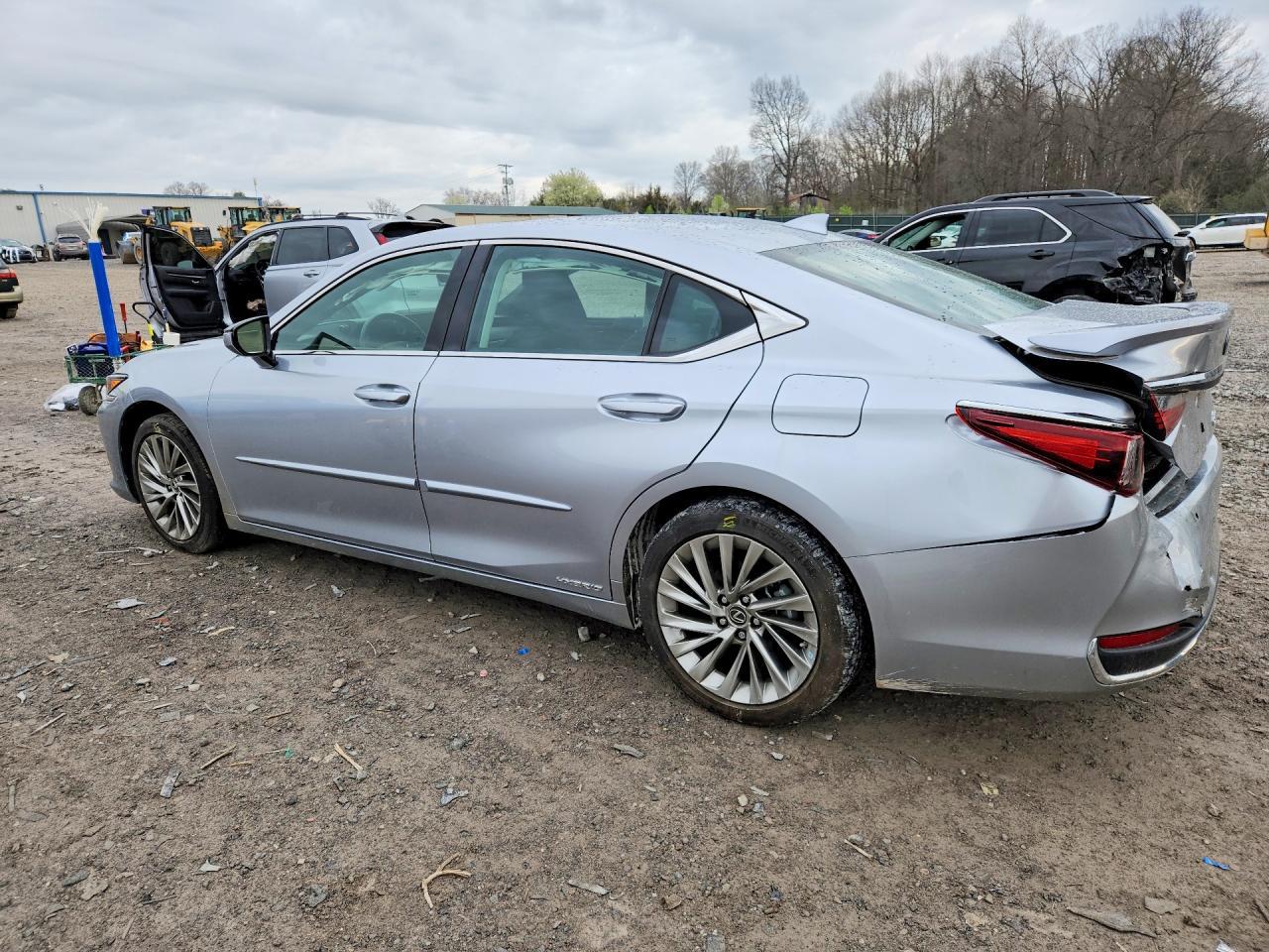 2022 Lexus Es 300H Ultra Luxury - Фото 2