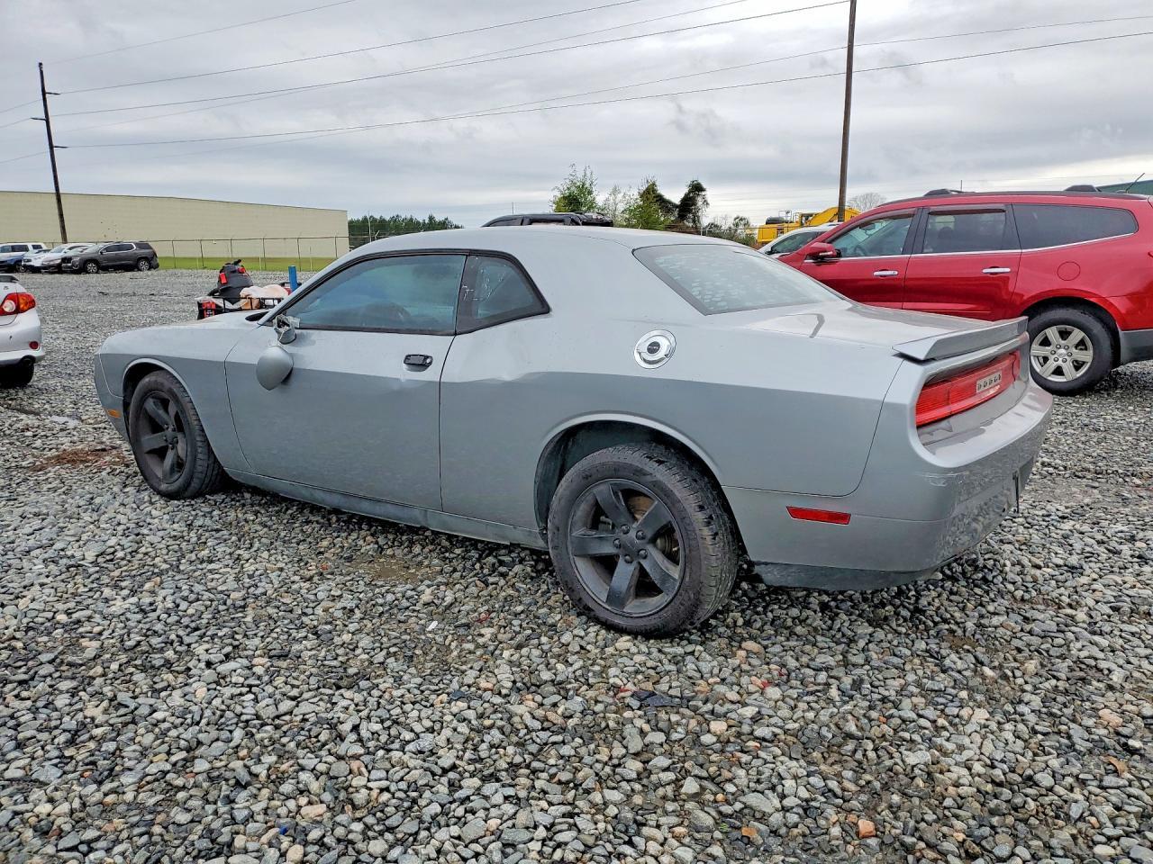 2014 Dodge Challenger Sxt - Image 2