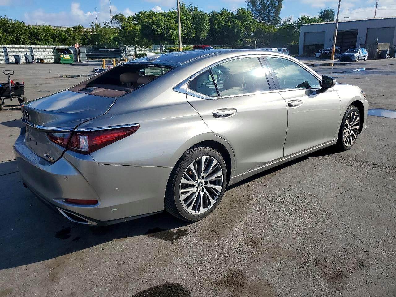 2019 Lexus Es 350 Base - Image 3