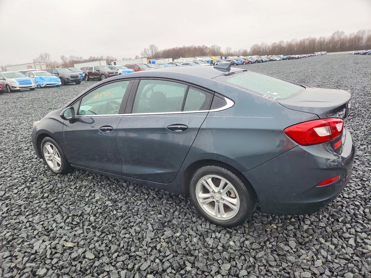 2018 Chevrolet Cruze Lt - Image 2