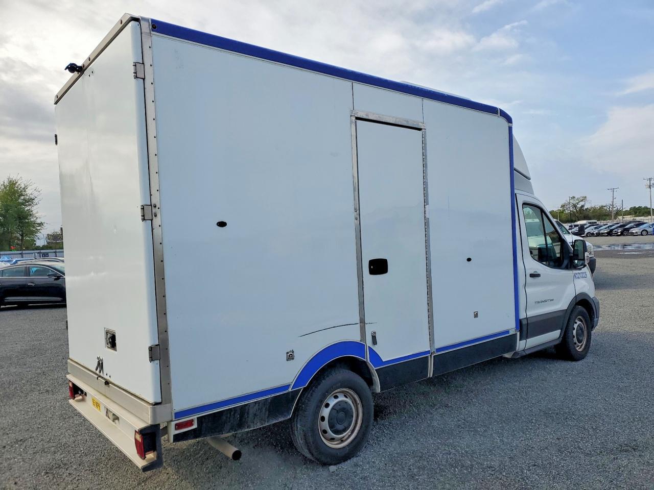 2020 Ford Transit Delivery Truck - Image 3
