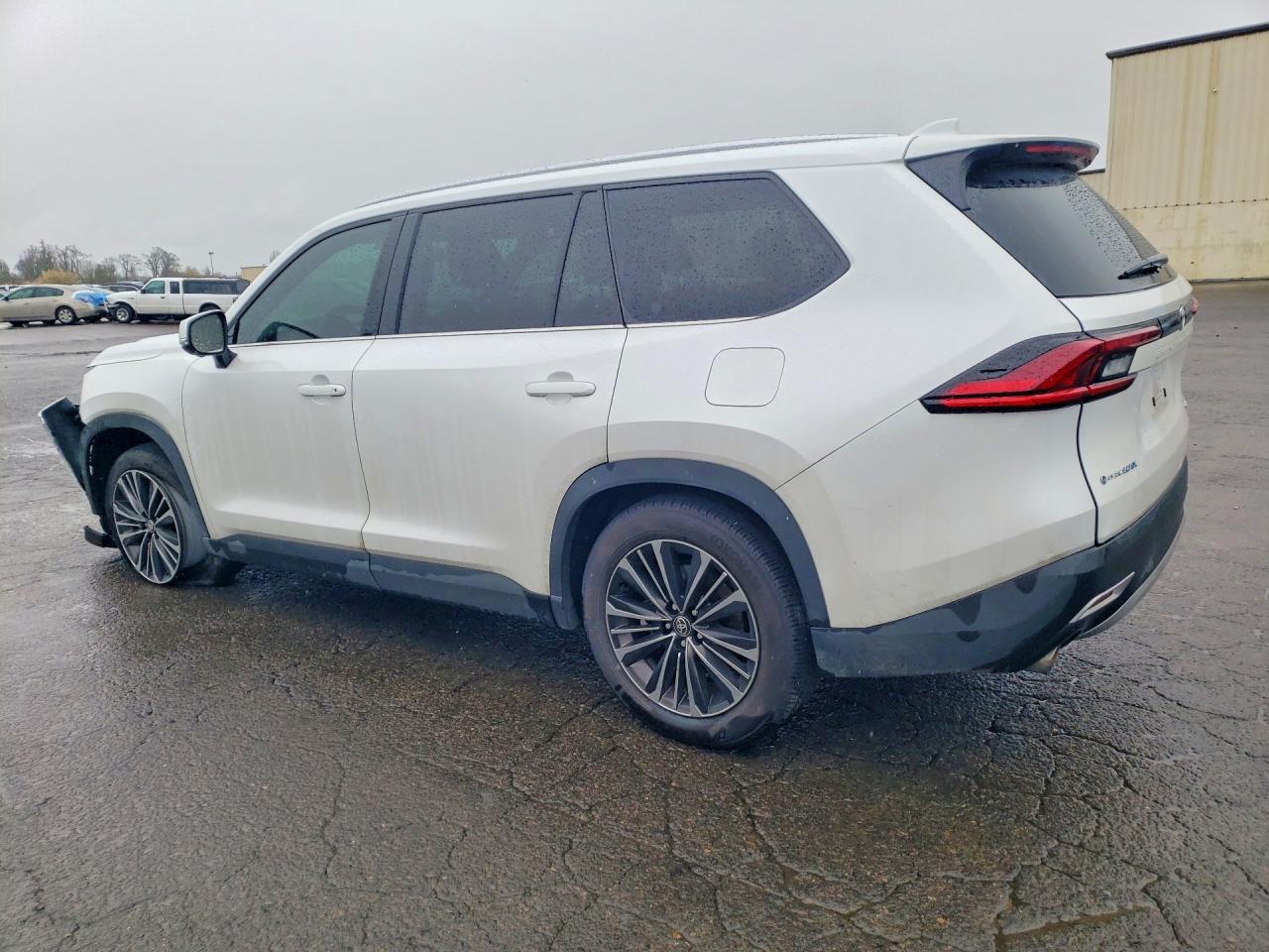 2025 Toyota Grand Highlander Hybrid Max Platinum - Image 2