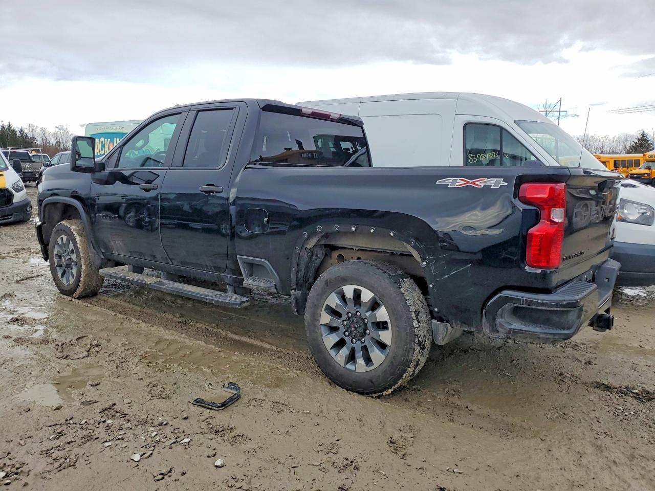2023 Chevrolet Silverado K2500 Custom - Фото 2