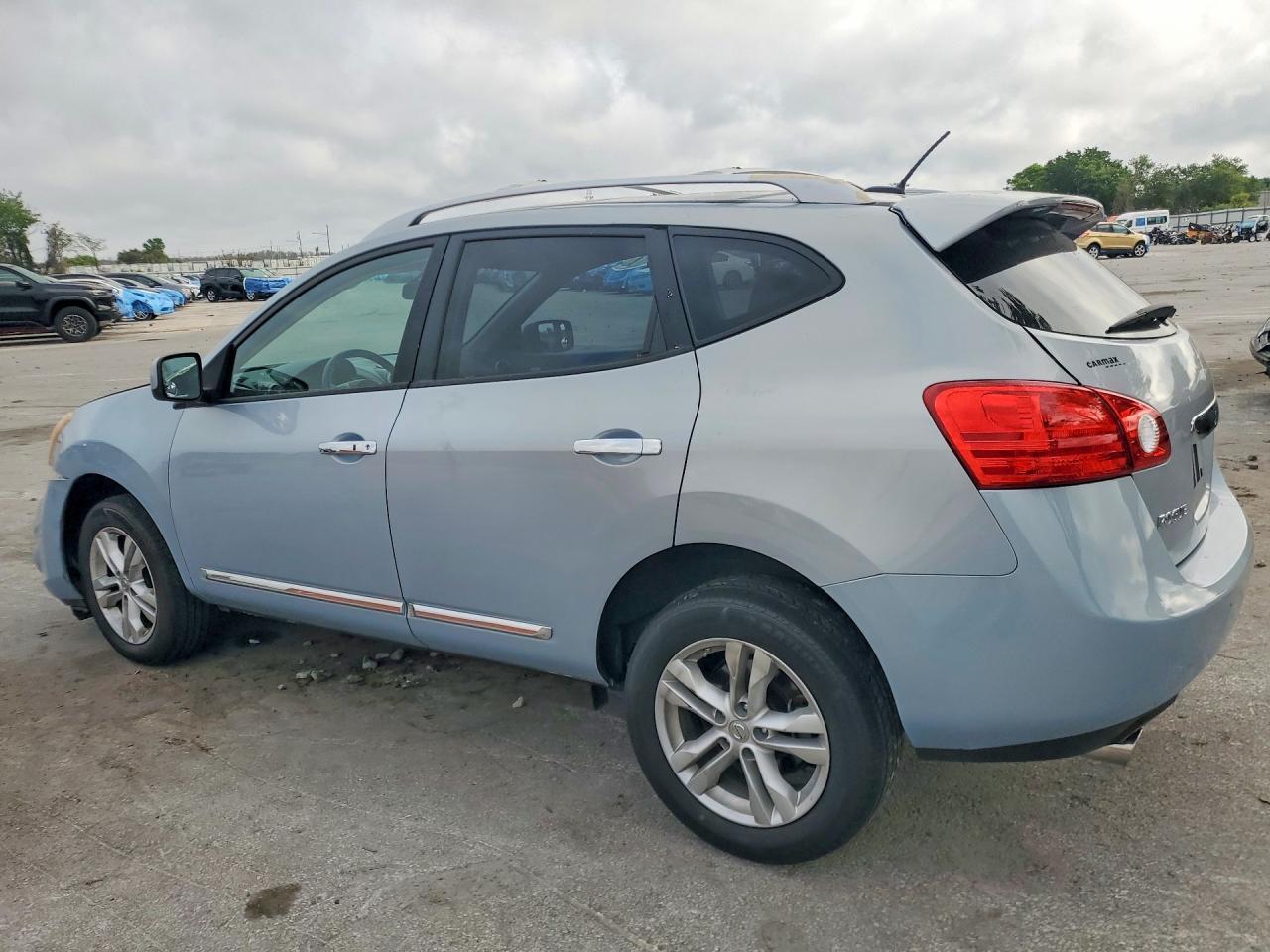 2013 Nissan Rogue S - Image 2