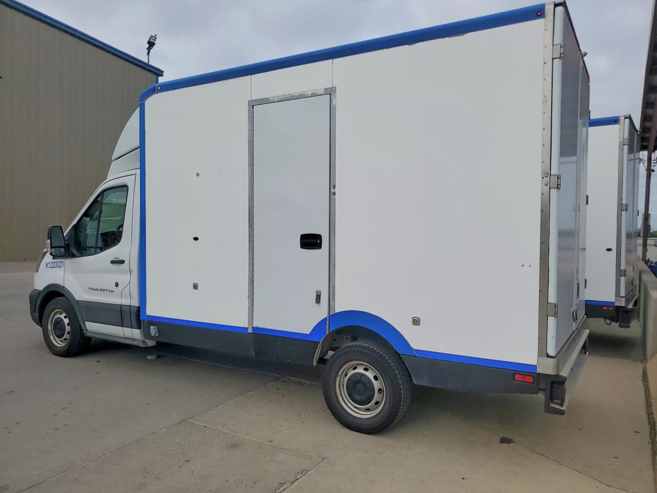 2021 Ford Transit Delivery Truck - Фото 2