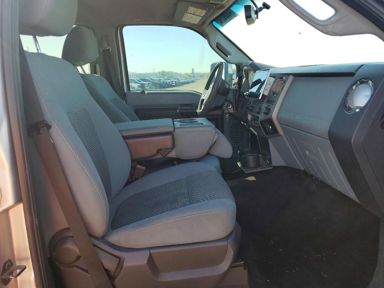2011 Ford F350 Super Duty - Фото 5