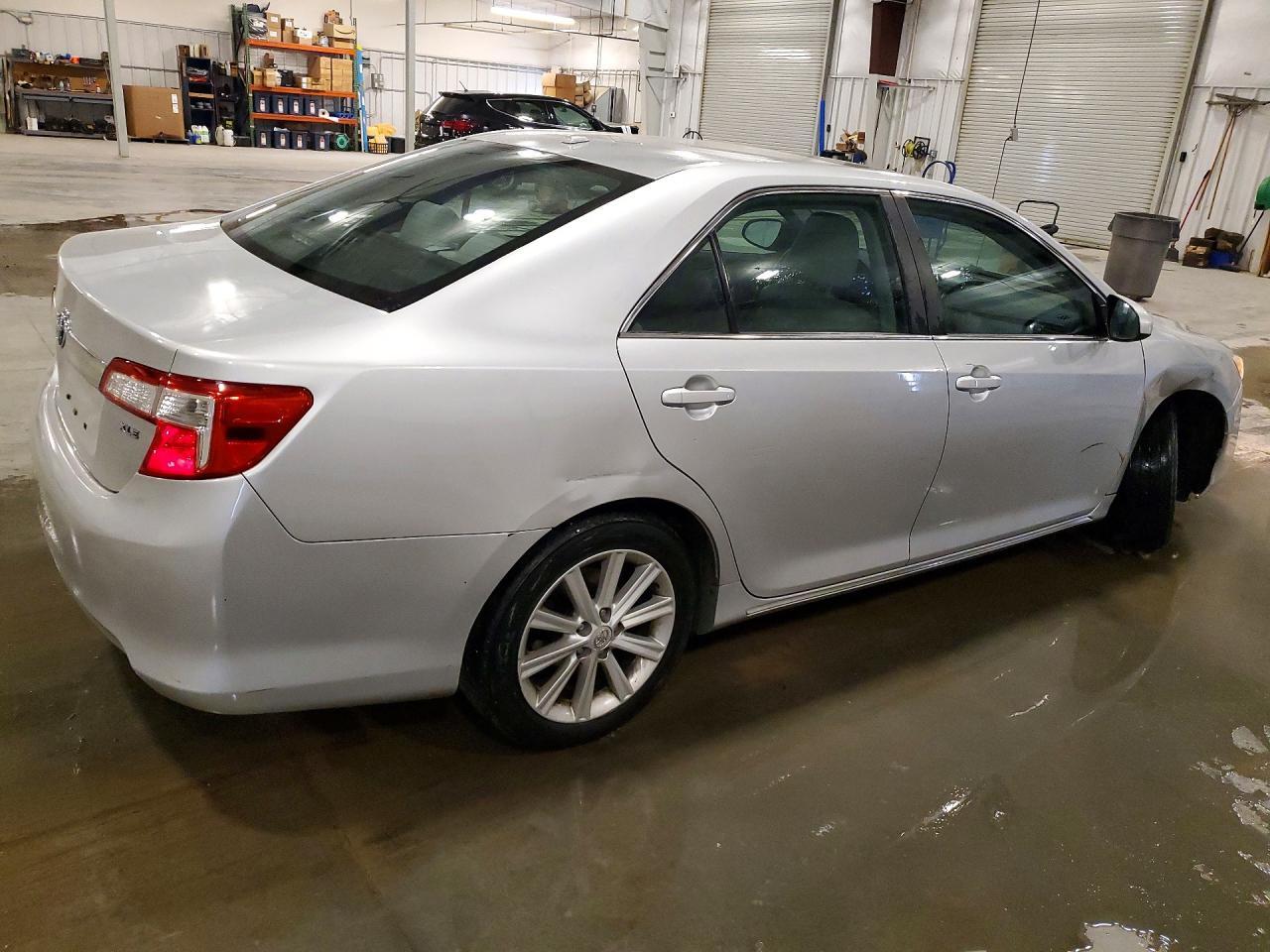 2014 Toyota Camry Xle V6 - Фото 3
