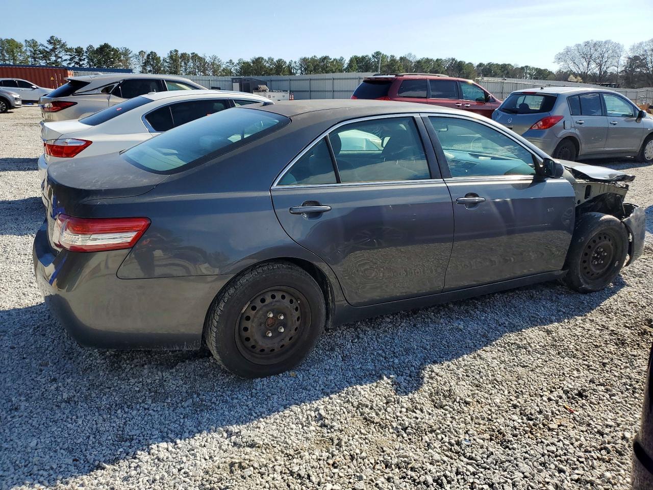 2011 Toyota Camry Le - Фото 3
