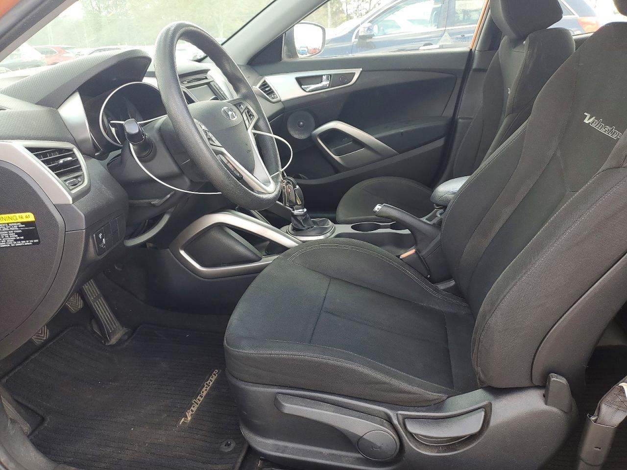 2016 Hyundai Veloster Base - Фото 7